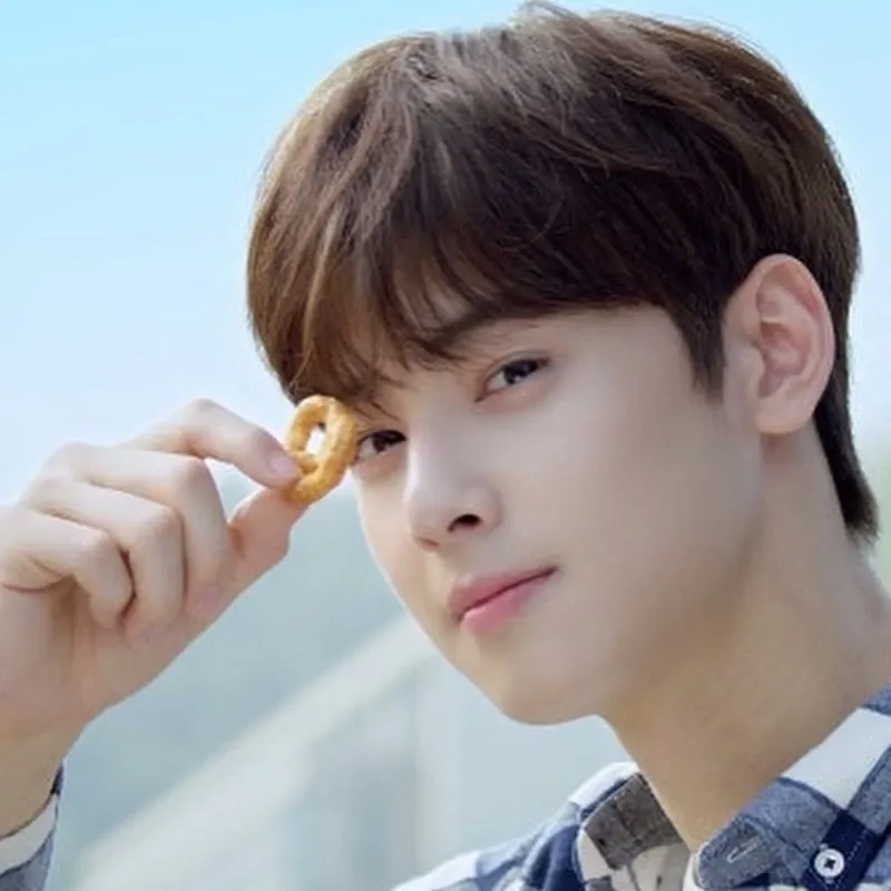 Recent activity shot of Cha Eunwoo