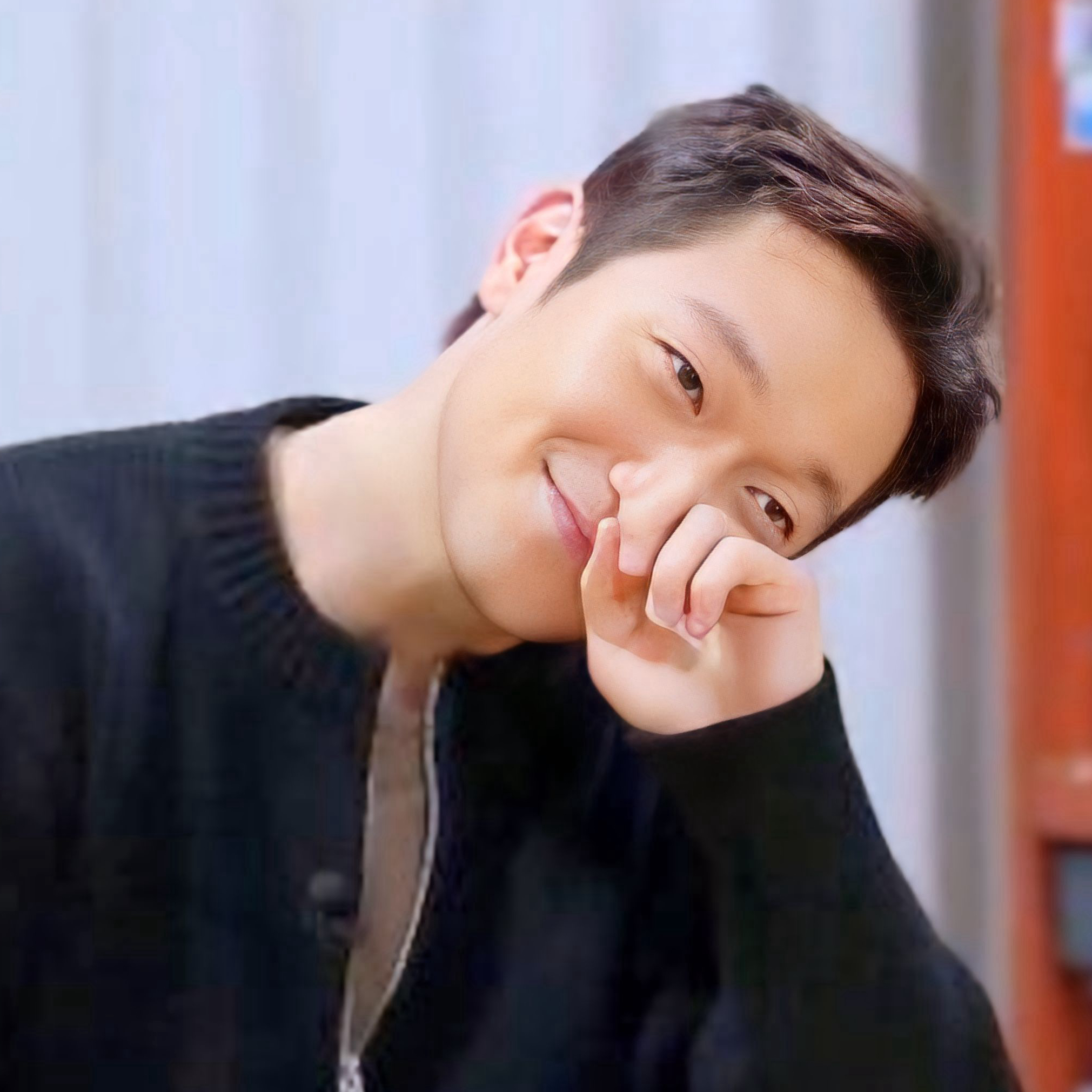 A moment captured by a fan of Son Seokkoo