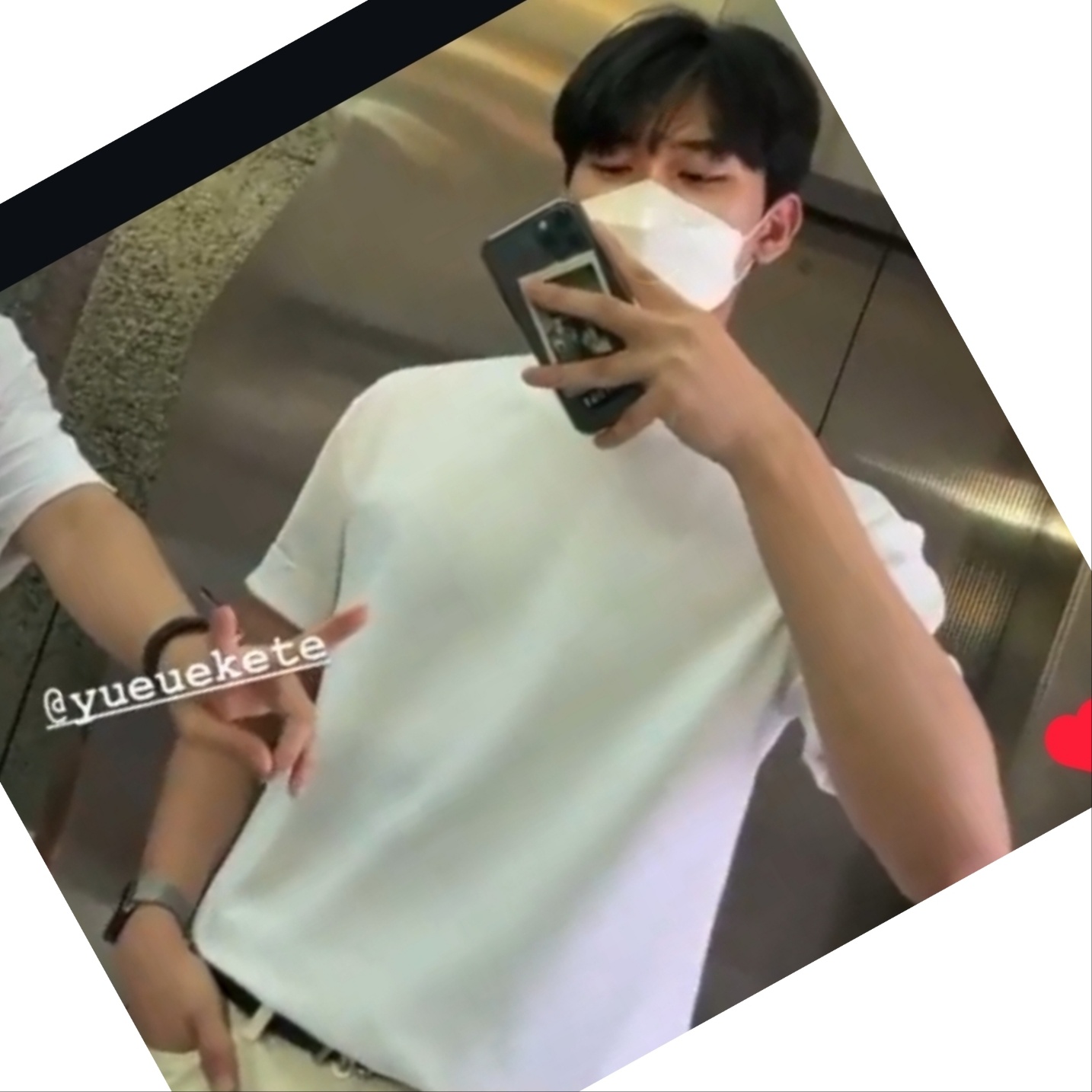 A moment captured by a fan of Hong Mingi