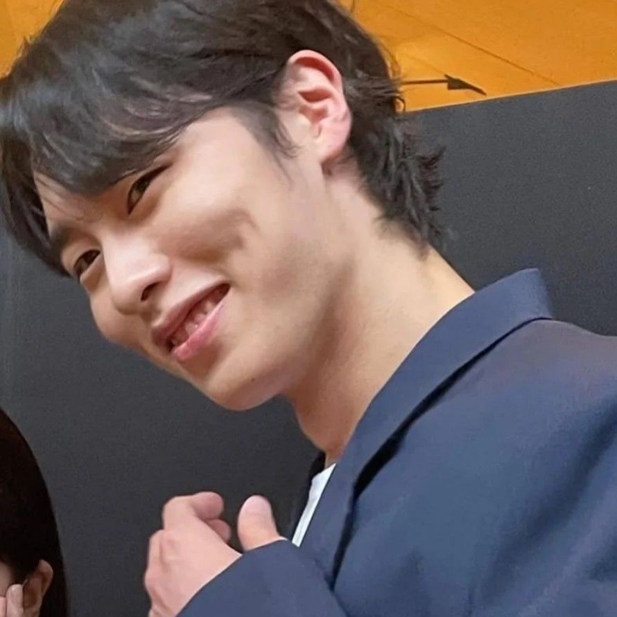 Behind-the-scenes cut of Lee Jaewook