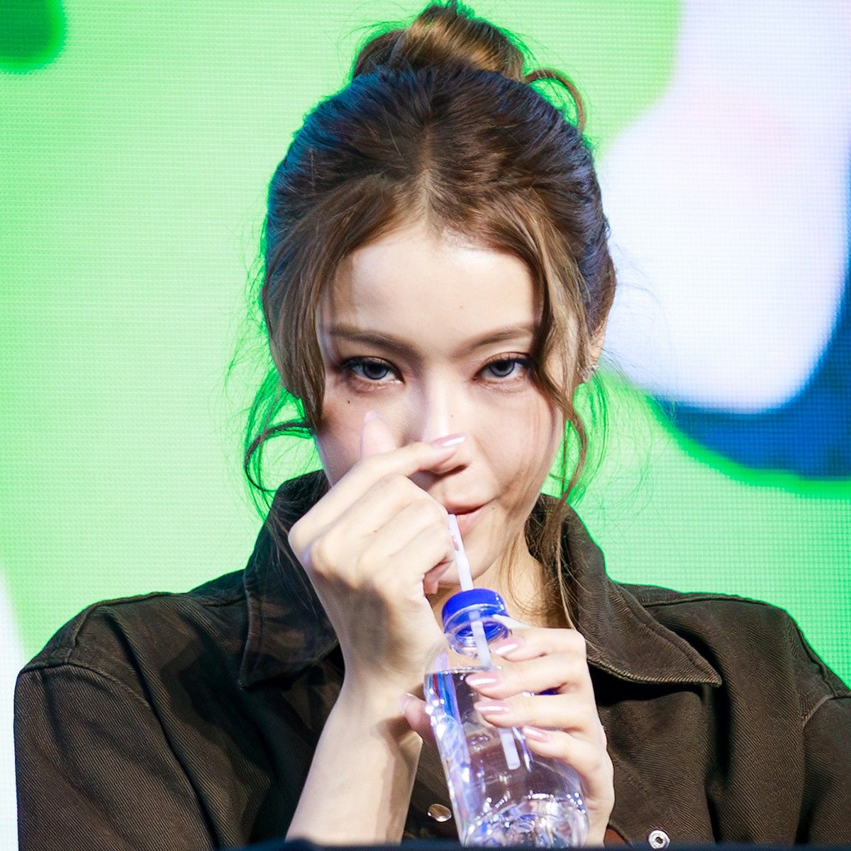 A moment captured by a fan of Namtan Tipnaree Weerawatnodom