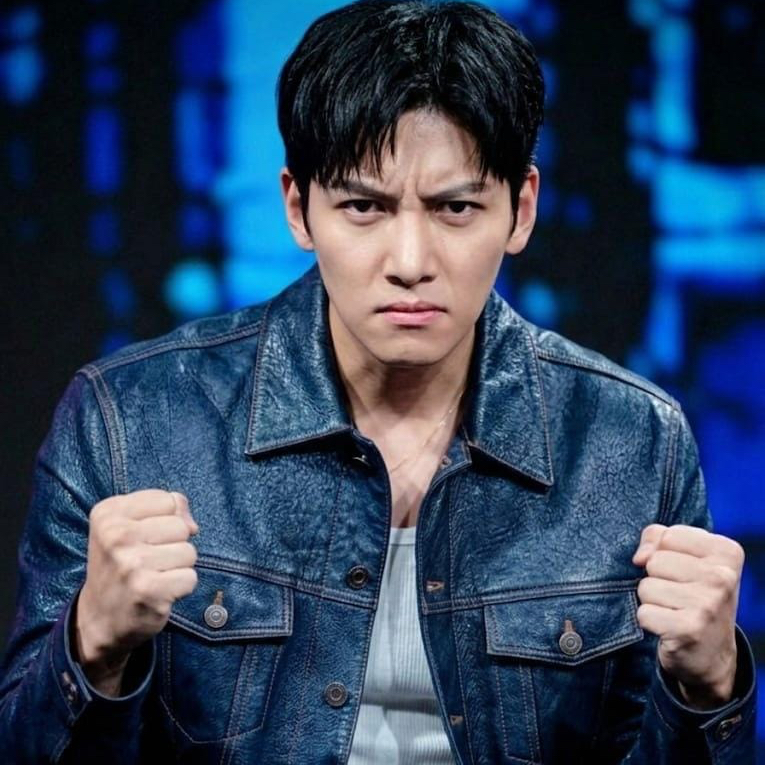 粉丝拍下的池昌旭瞬间