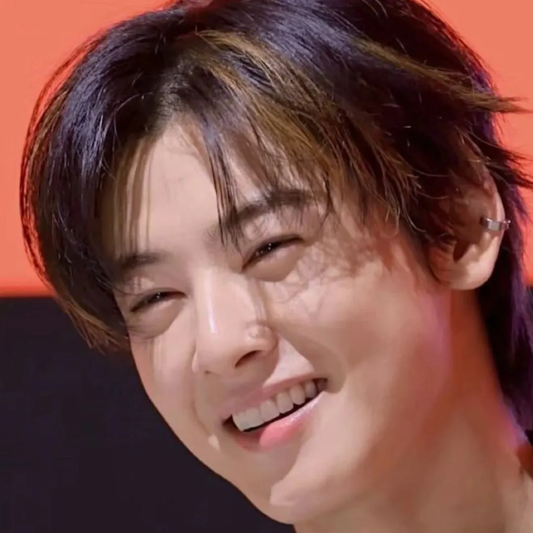 Recent activity shot of Cha Eunwoo