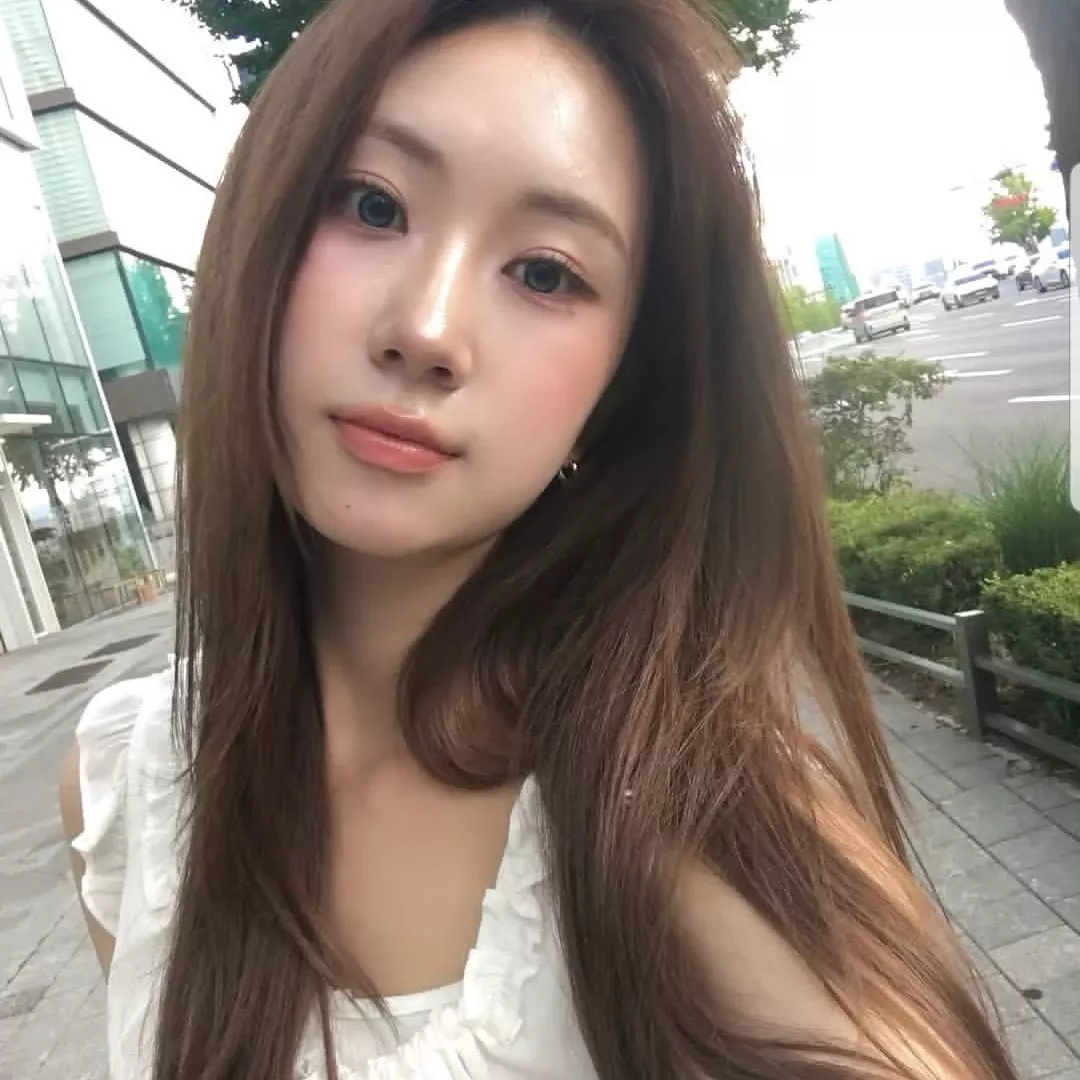 Cuplikan di balik layar dari Jeon Yujin