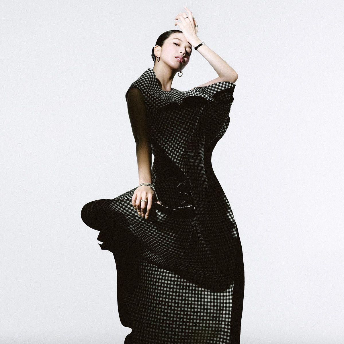 Latest photo of Jisoo (1995)