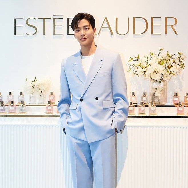 Foto kegiatan terbaru dari Rowoon