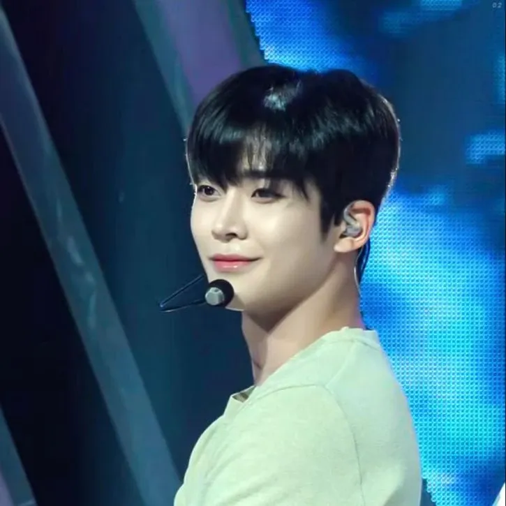 Foto kegiatan terbaru dari Rowoon