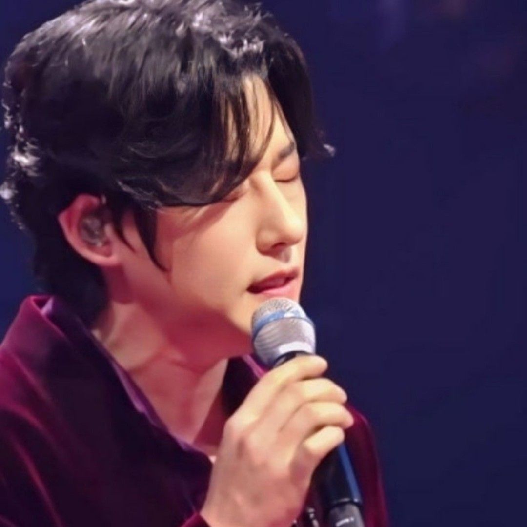 A moment captured by a fan of Kang Moonkyung