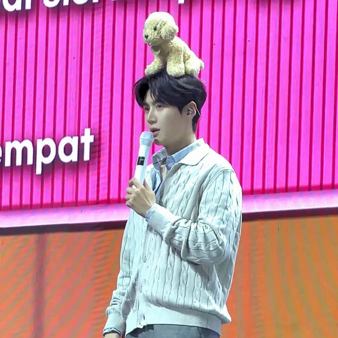 Behind-the-scenes cut of Kim Seonho