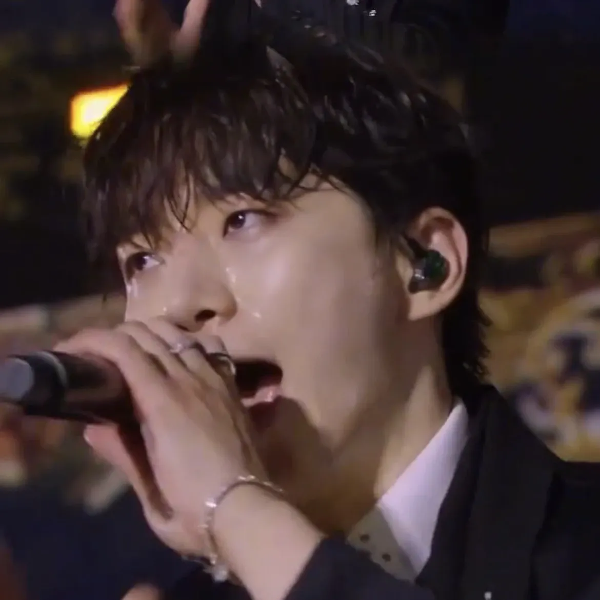 Behind-the-scenes cut of Lee Junho