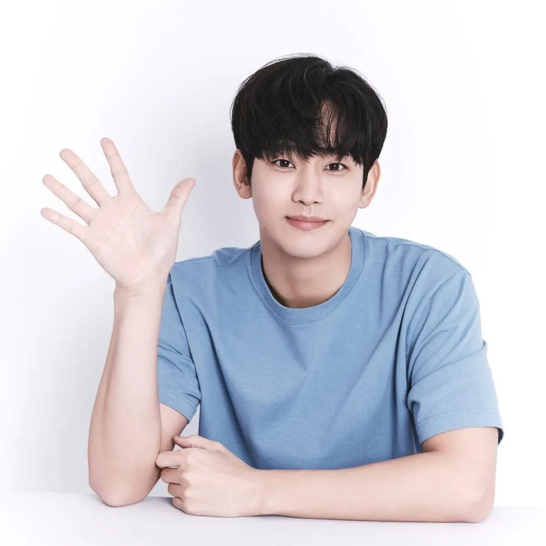 A moment captured by a fan of Kim Soohyun
