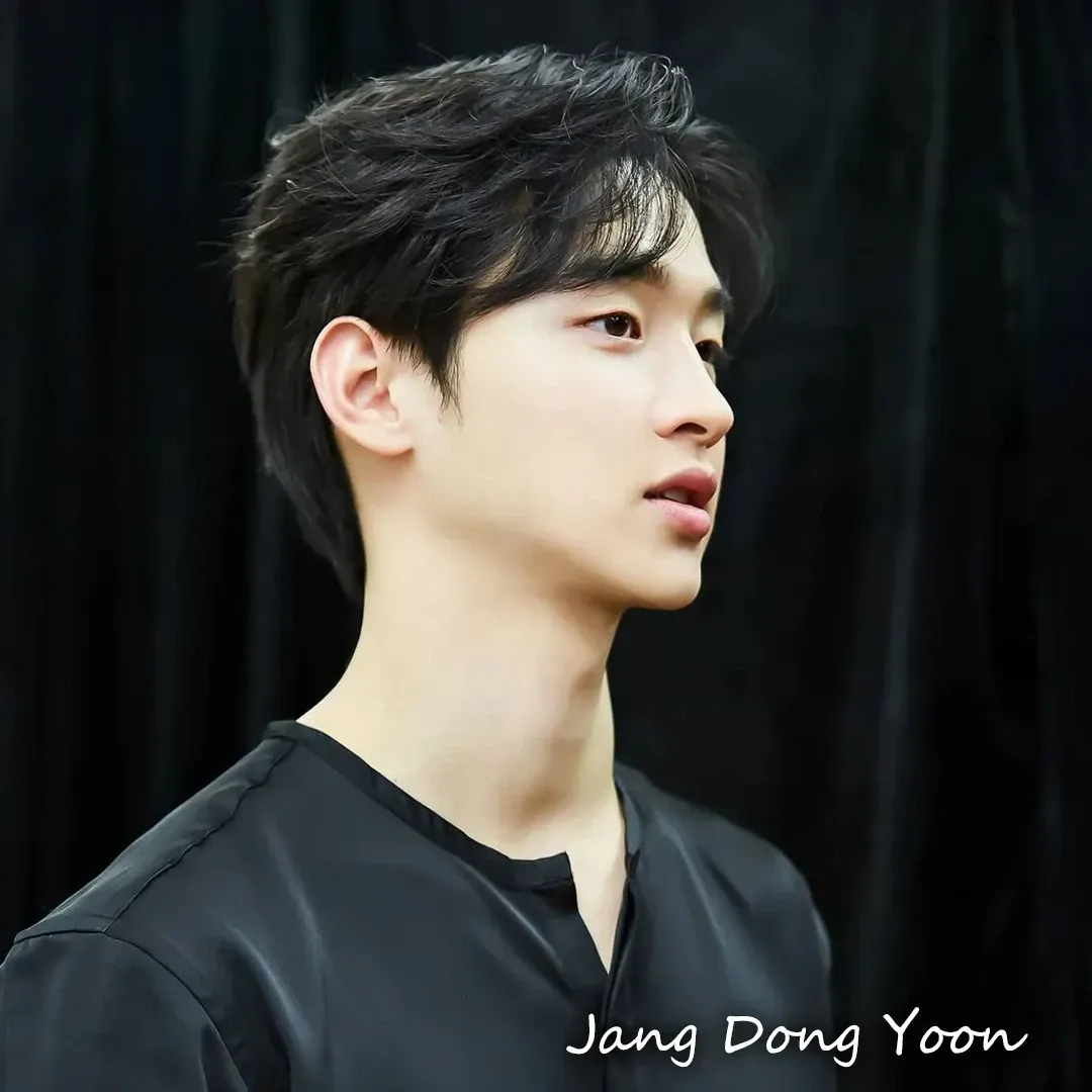 A moment captured by a fan of Jang Dongyoon