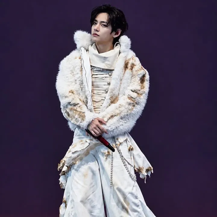Latest photo of Kim Taehyung (V)