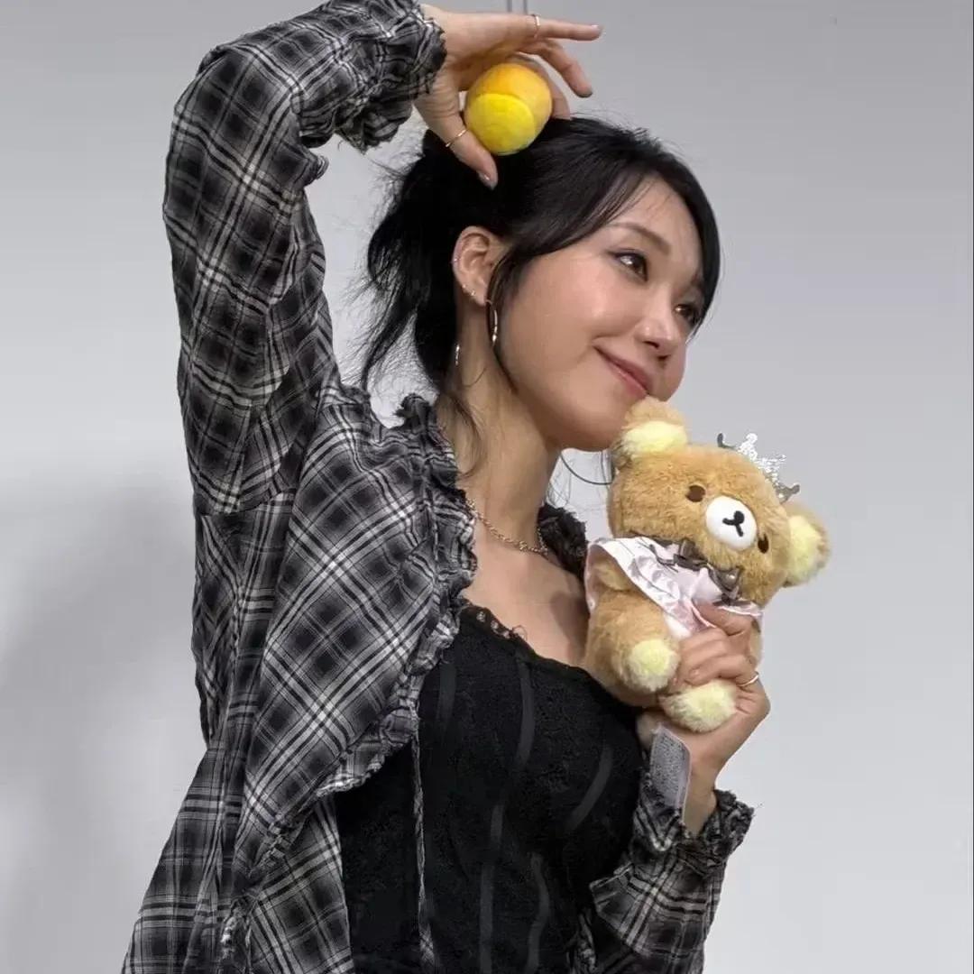 Behind-the-scenes cut of Jung Eunji