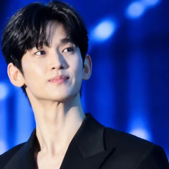 Recent activity shot of Kim Soohyun