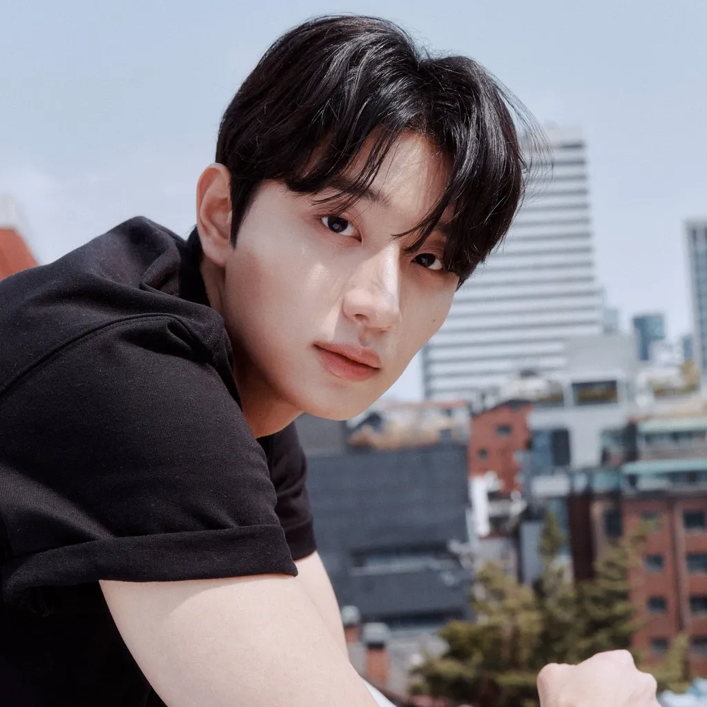 A moment captured by a fan of Kim Jaewon