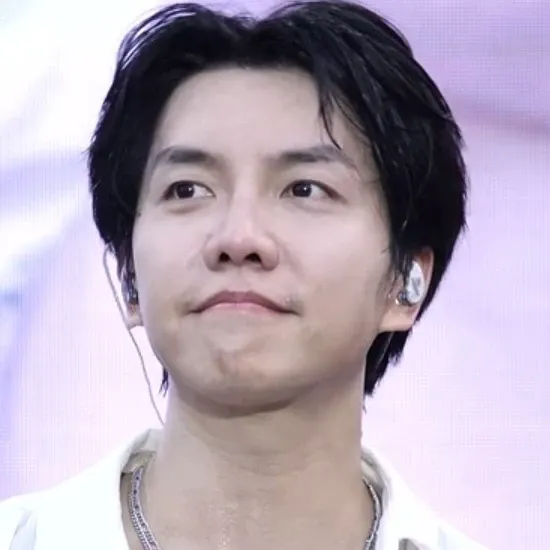 Latest photo of Lee Seunggi
