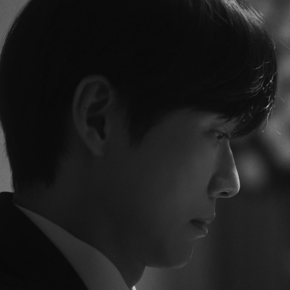 A moment captured by a fan of Namkoong Min