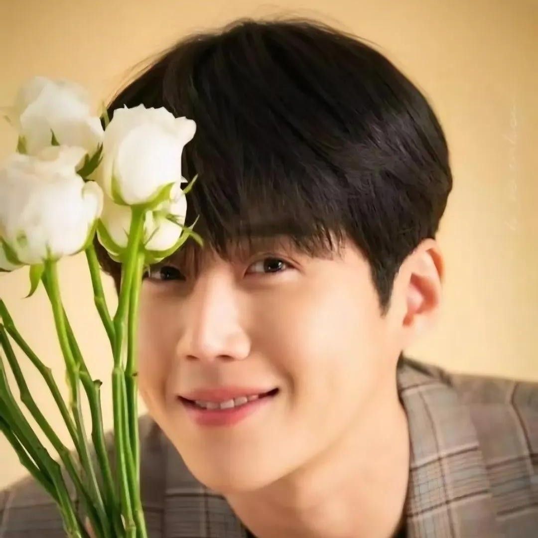 Foto kegiatan terbaru dari Kim Seonho