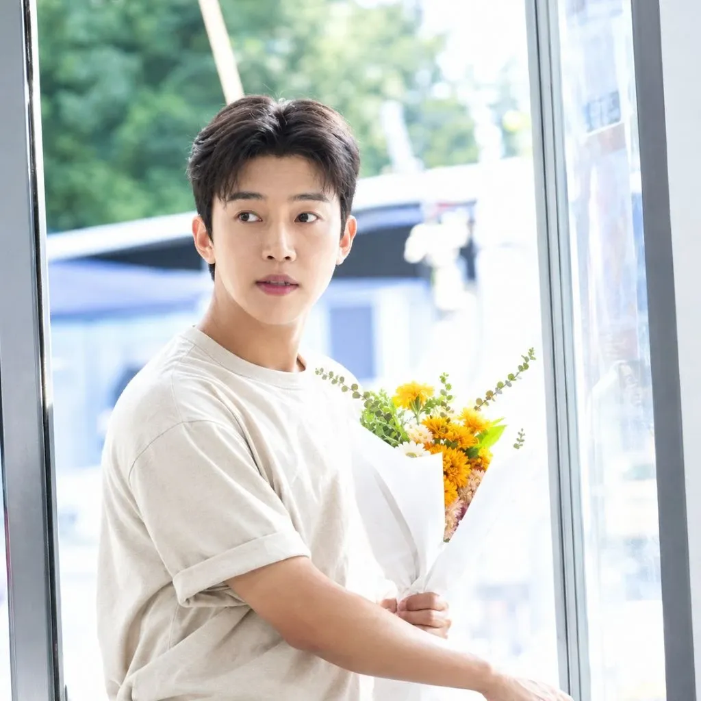 Behind-the-scenes cut of Lim Youngwoong