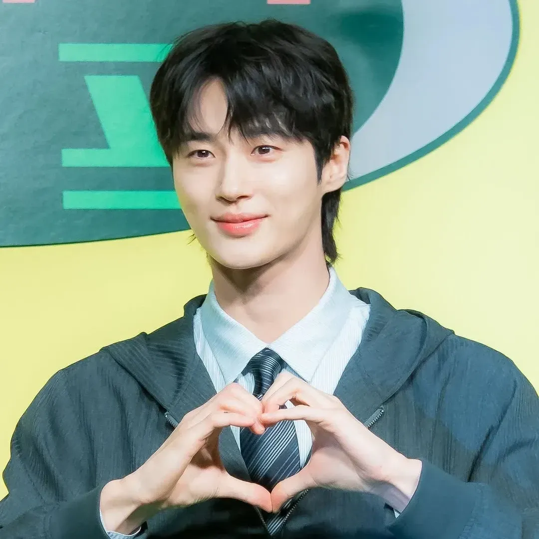 Behind-the-scenes cut of Byeon Wooseok
