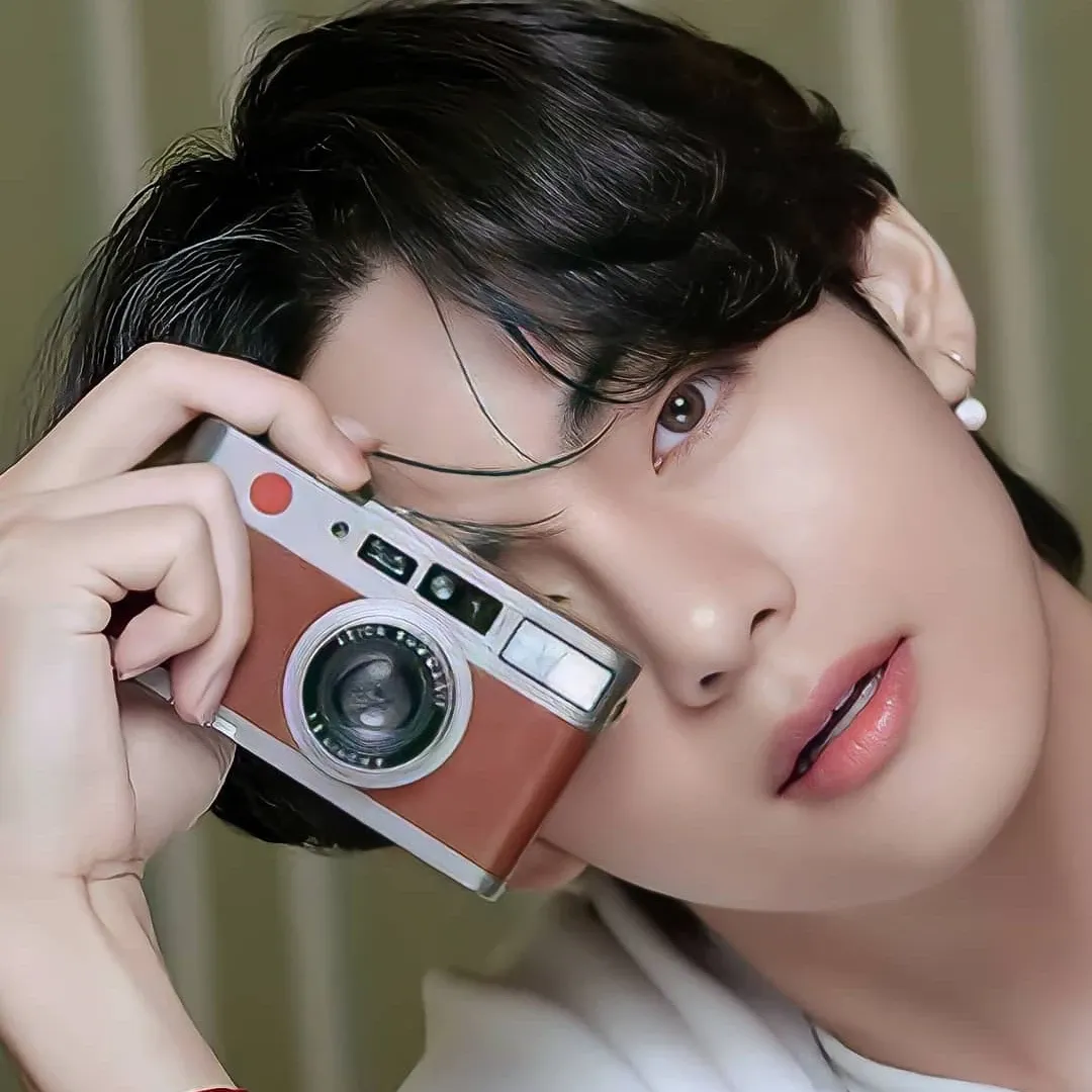 Recent activity shot of Kim Taehyung (V)