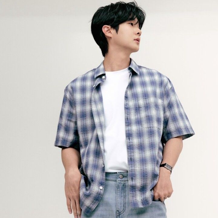 A moment captured by a fan of Choi Wooshik