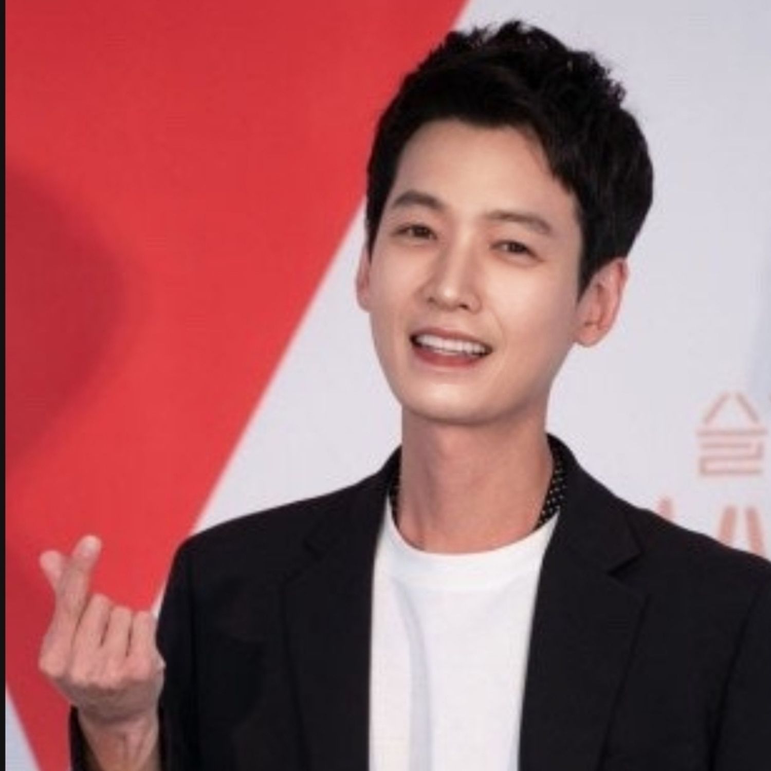 Behind-the-scenes cut of Jung Kyungho