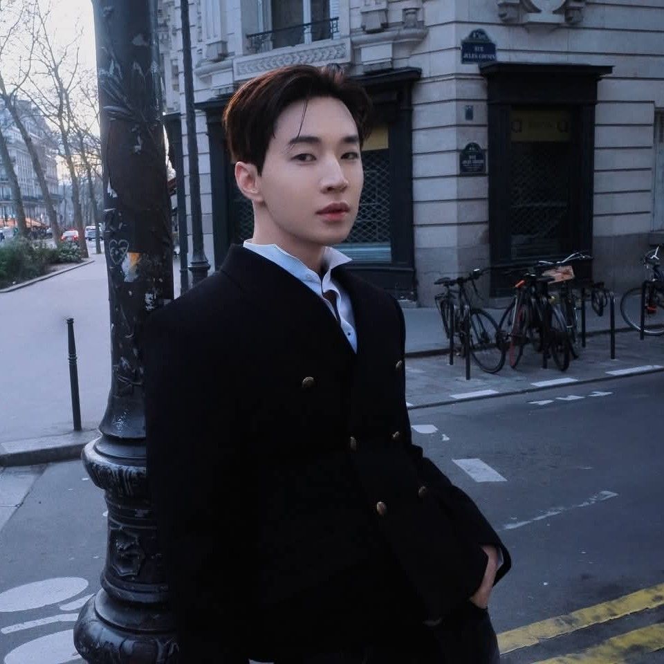 A moment captured by a fan of Henry