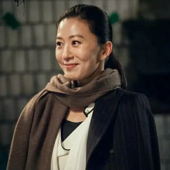 Behind-the-scenes cut of Kim Heeae