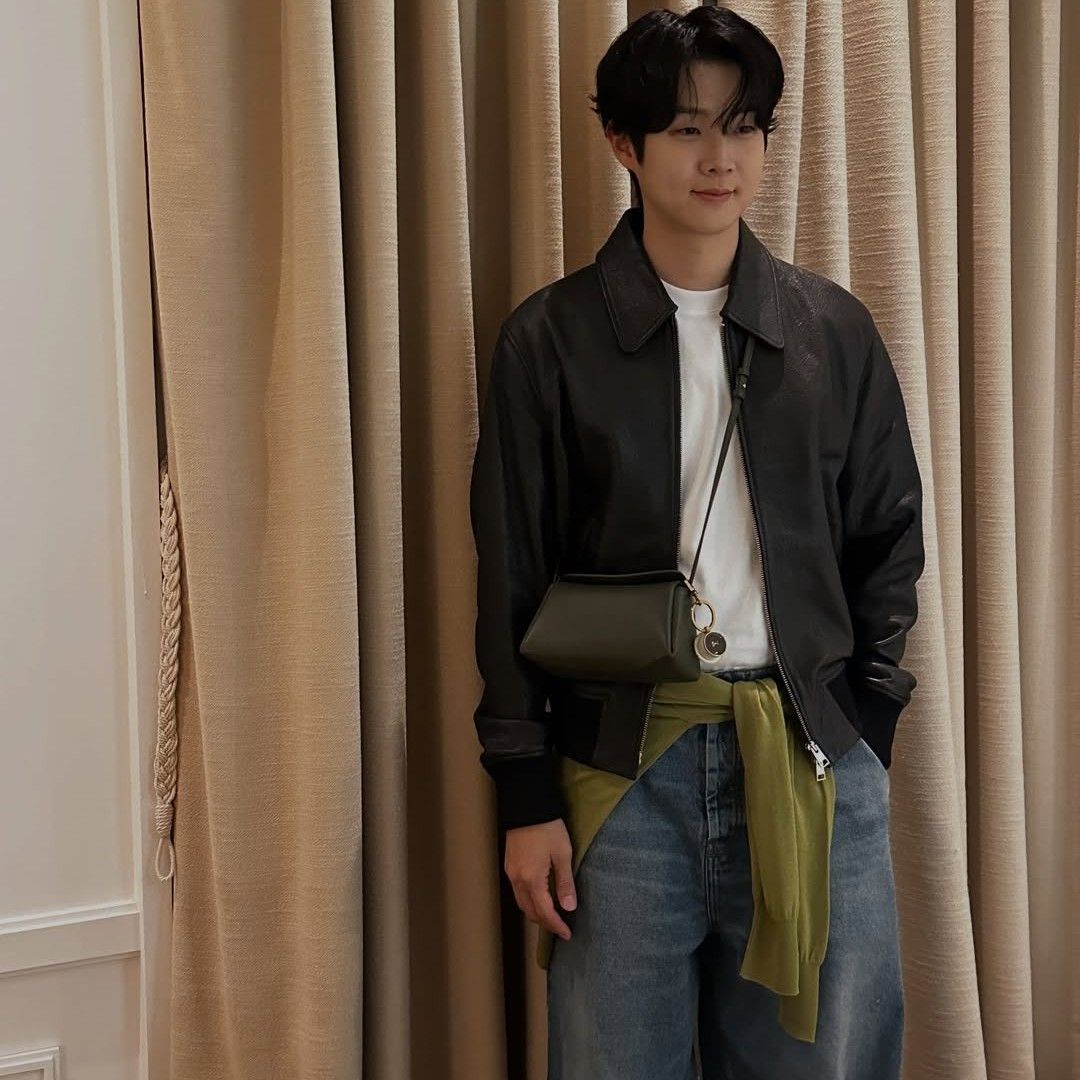 A moment captured by a fan of Choi Wooshik