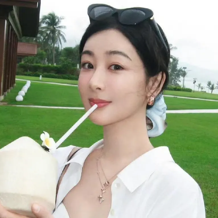Latest photo of Yang Zi