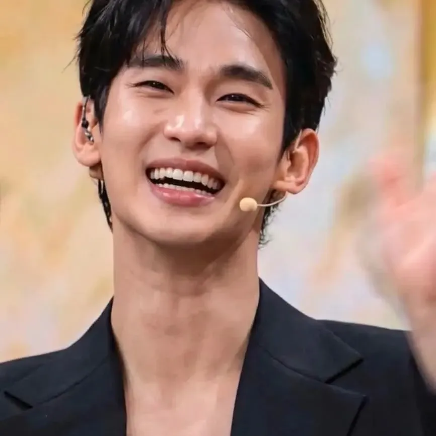 A moment captured by a fan of Kim Soohyun