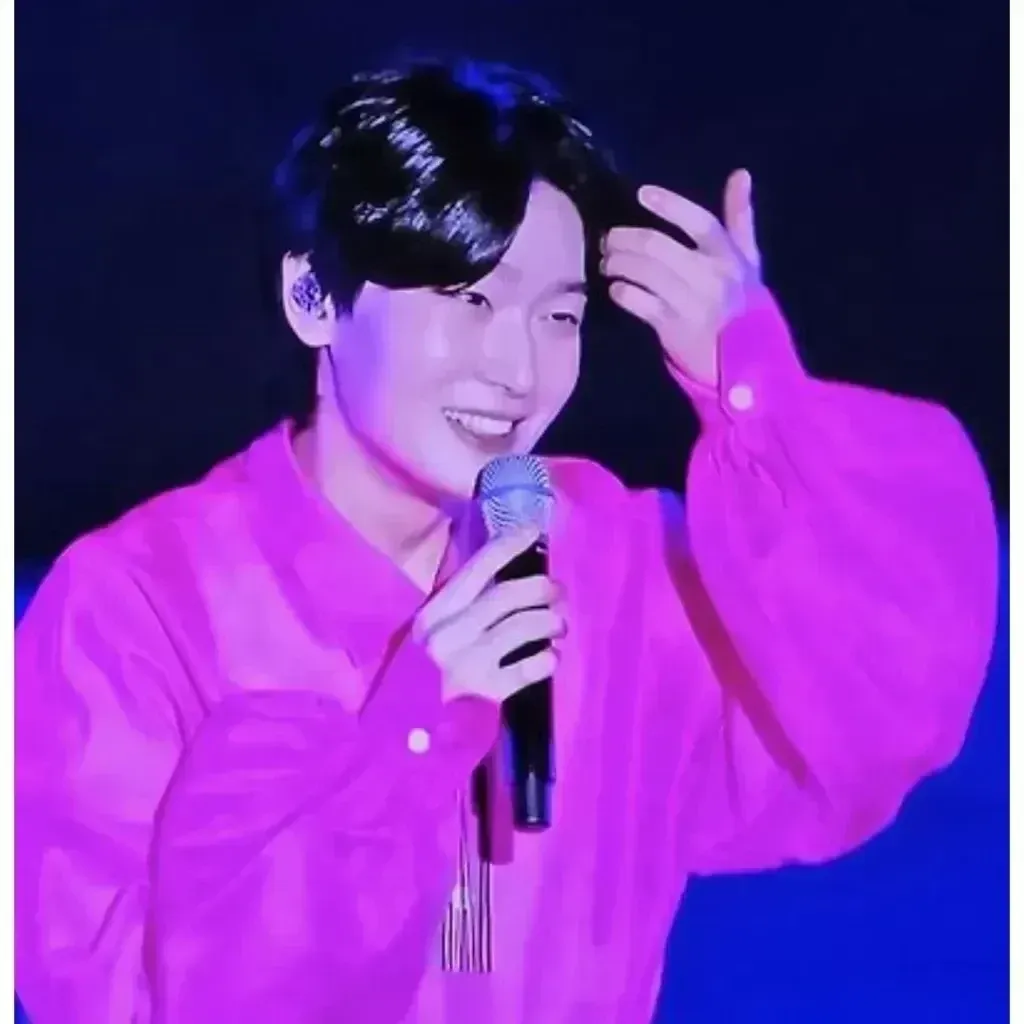 A moment captured by a fan of Kim Yongbin