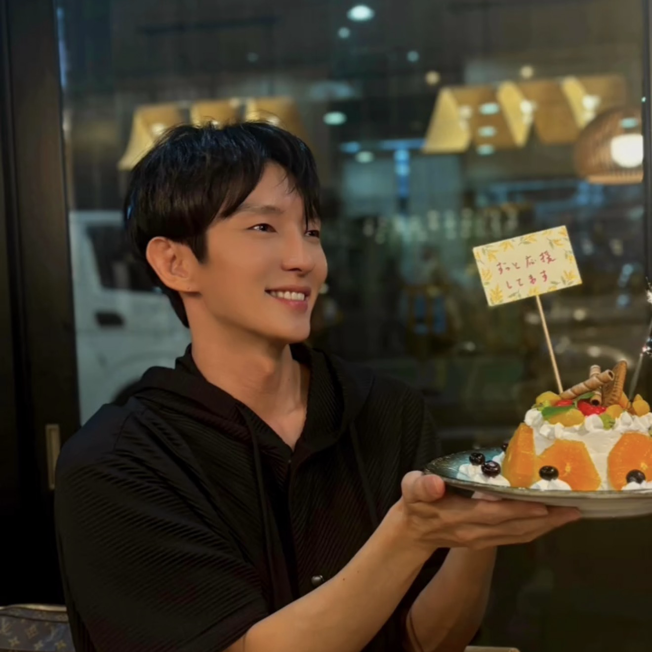 A moment captured by a fan of Lee Joongi