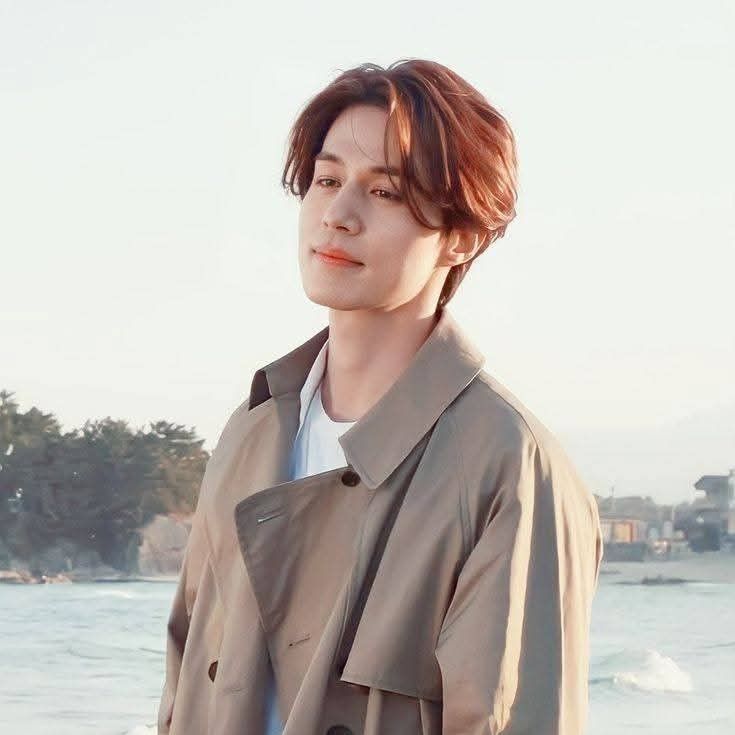 A moment captured by a fan of Lee Dongwook