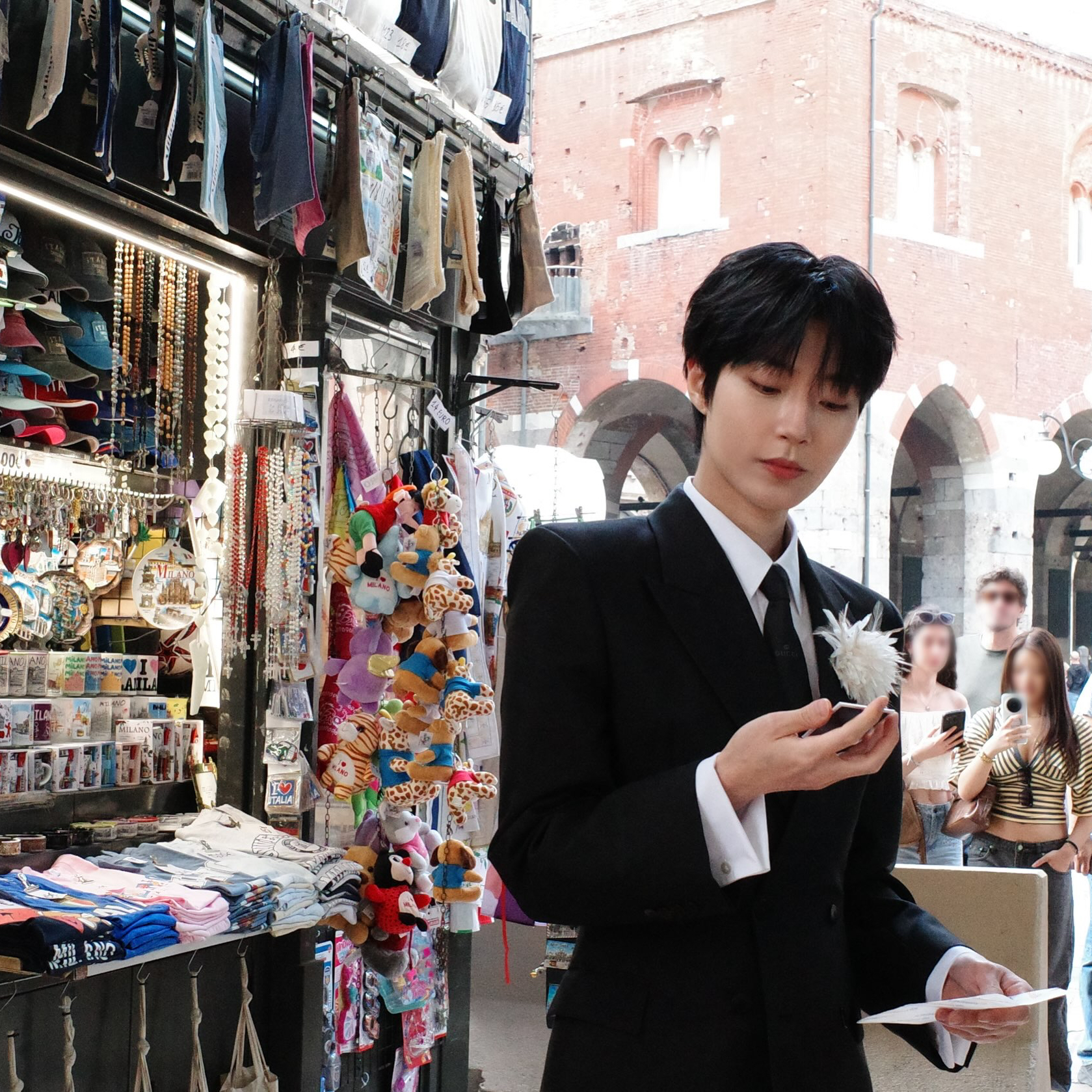 Behind-the-scenes cut of Hwang Inyoup