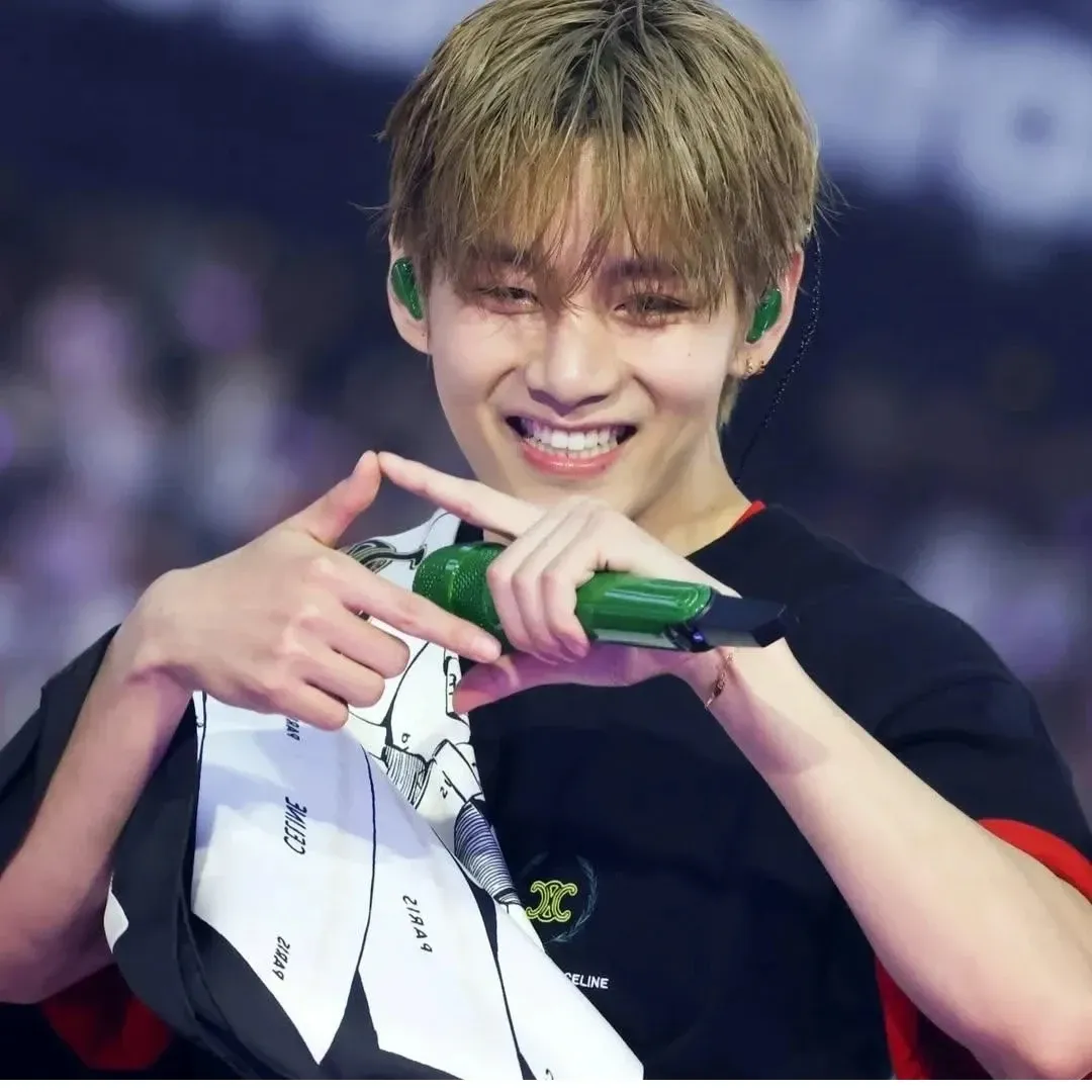 Behind-the-scenes cut of Kim Taehyung (V)