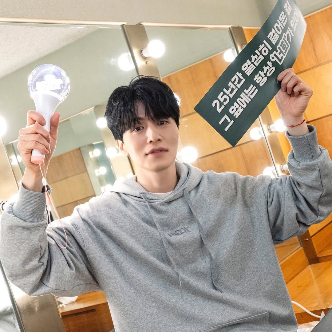 Recent activity shot of Lee Dongwook