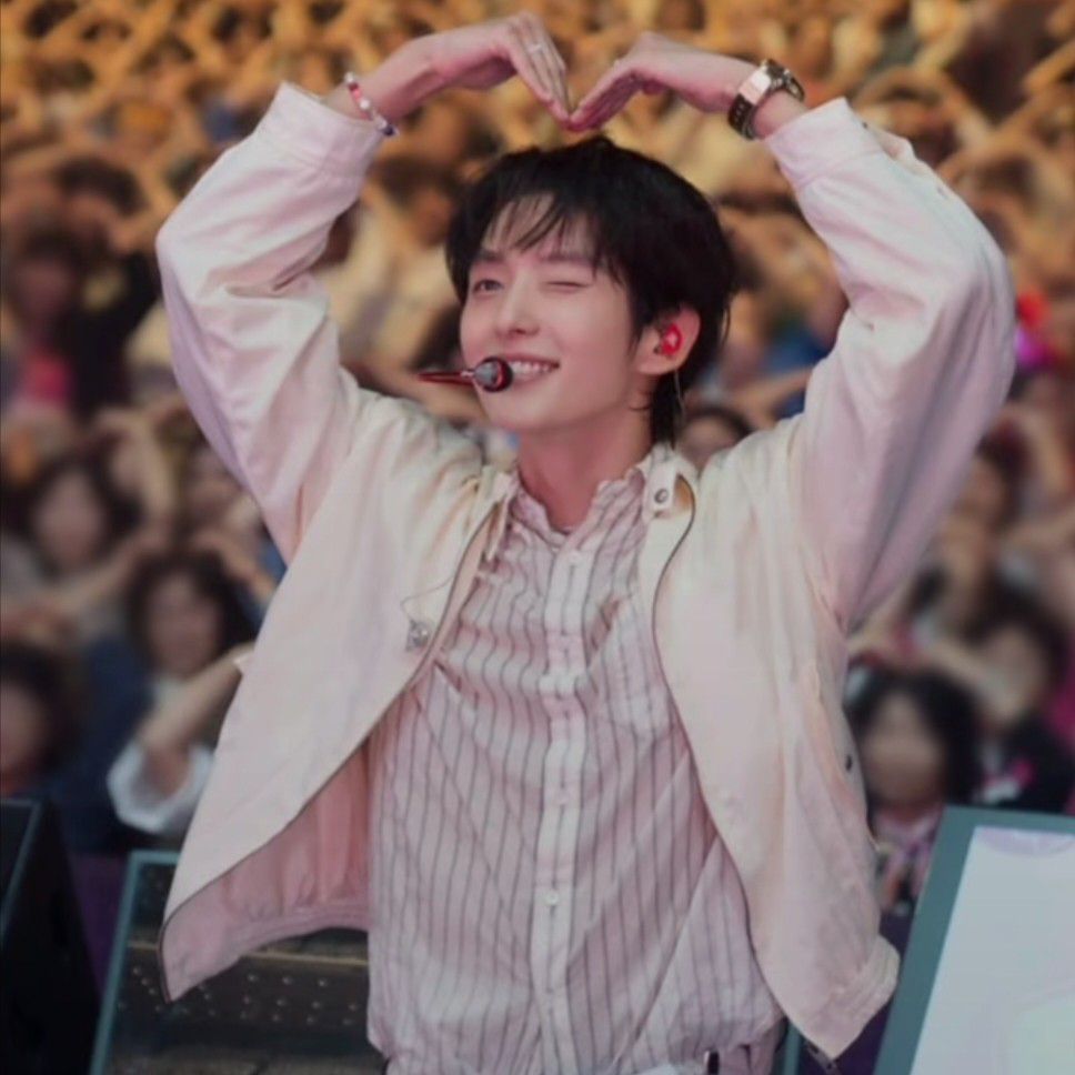 Behind-the-scenes cut of Lee Joongi