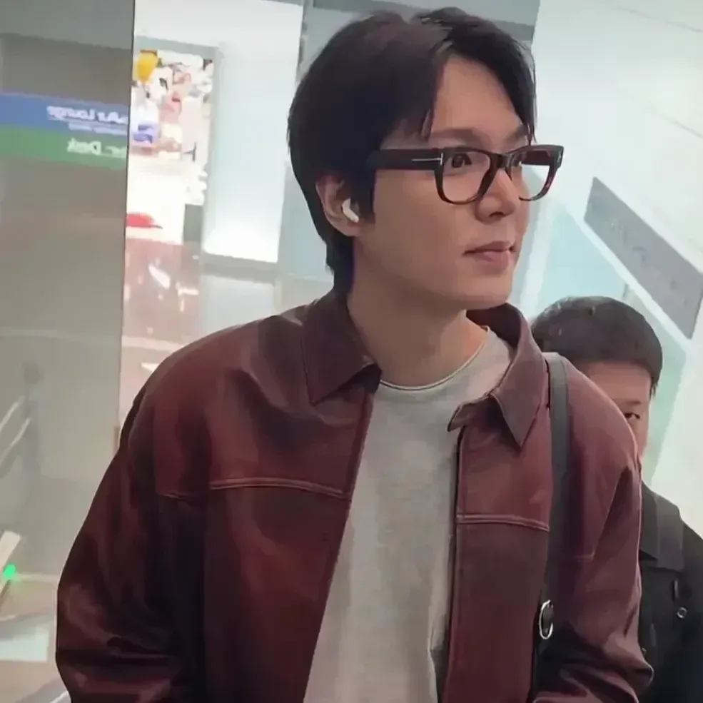 粉絲拍下的李敏鎬瞬間