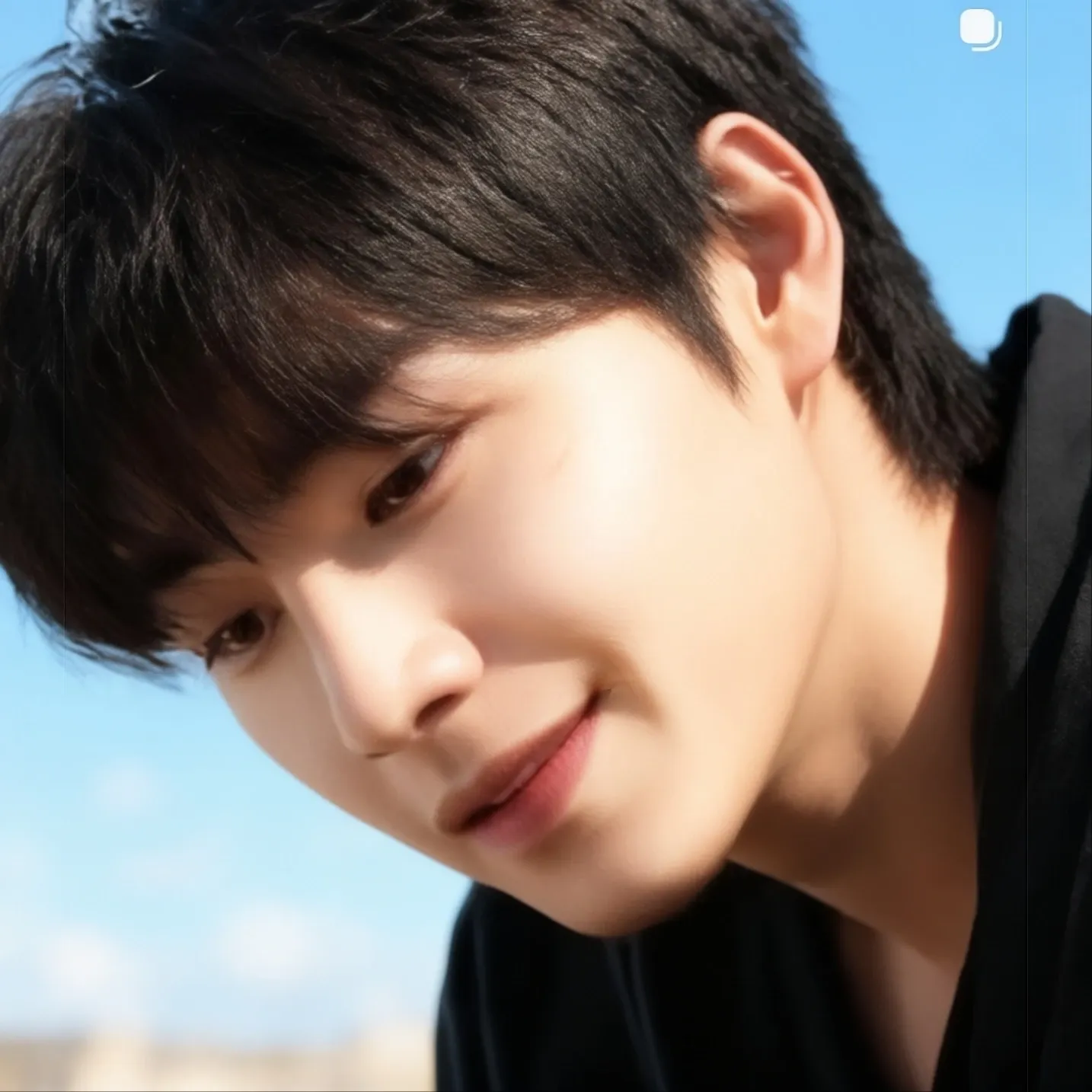 Behind-the-scenes cut of Kim Jaeyoung