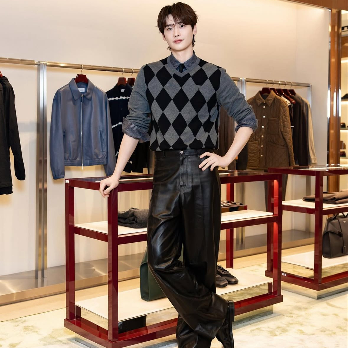 Behind-the-scenes cut of Lee Jongsuk