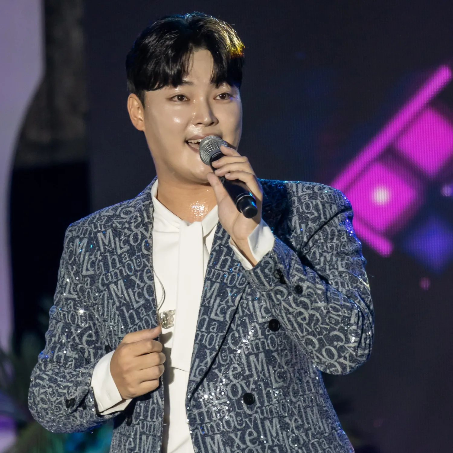 Behind-the-scenes cut of Kim Kyungmin