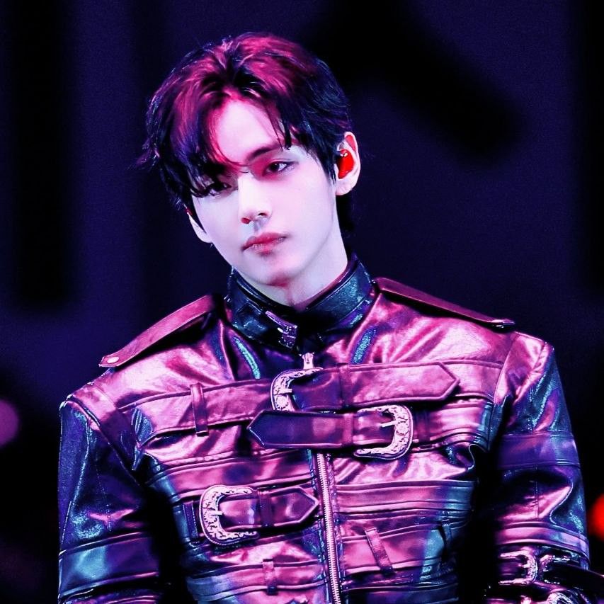 Konten selebriti populer yang sedang hangat di komunitas