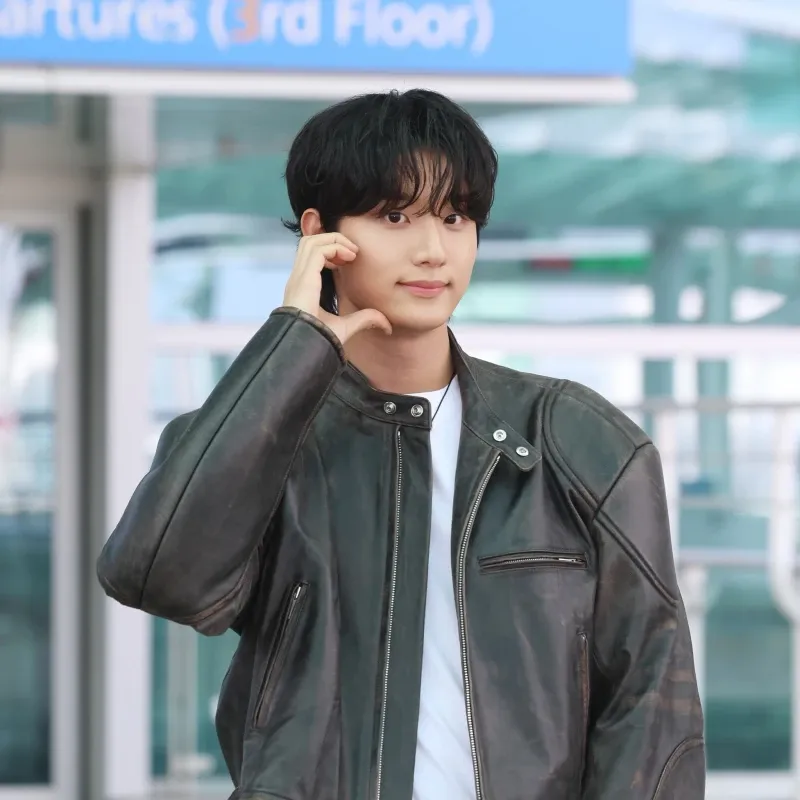 Behind-the-scenes cut of Kim Jaewon