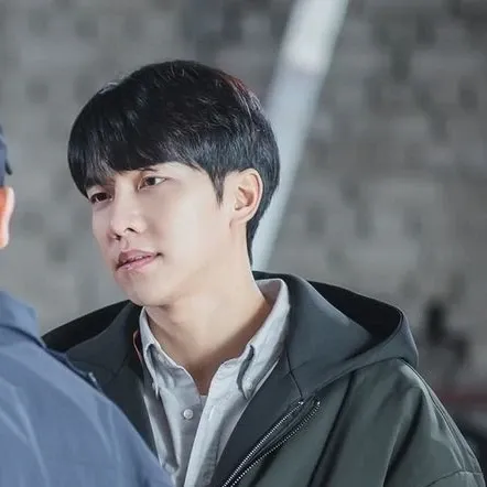 Behind-the-scenes cut of Lee Seunggi