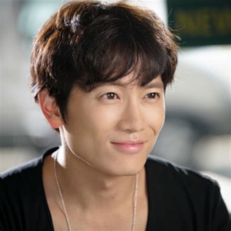 Behind-the-scenes cut of Ji Sung