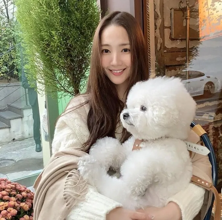 Behind-the-scenes cut of Park Minyoung