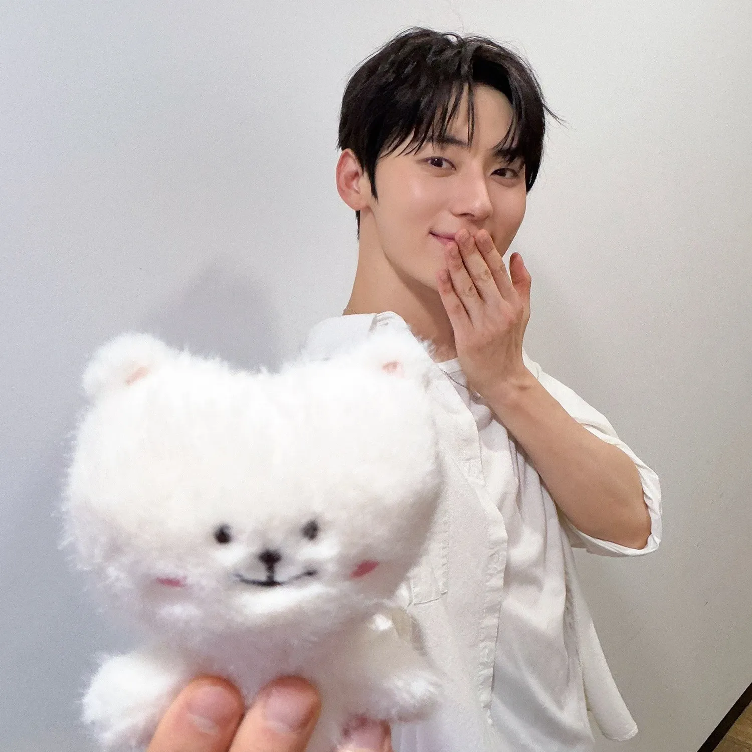 A moment captured by a fan of Hwang Minhyun